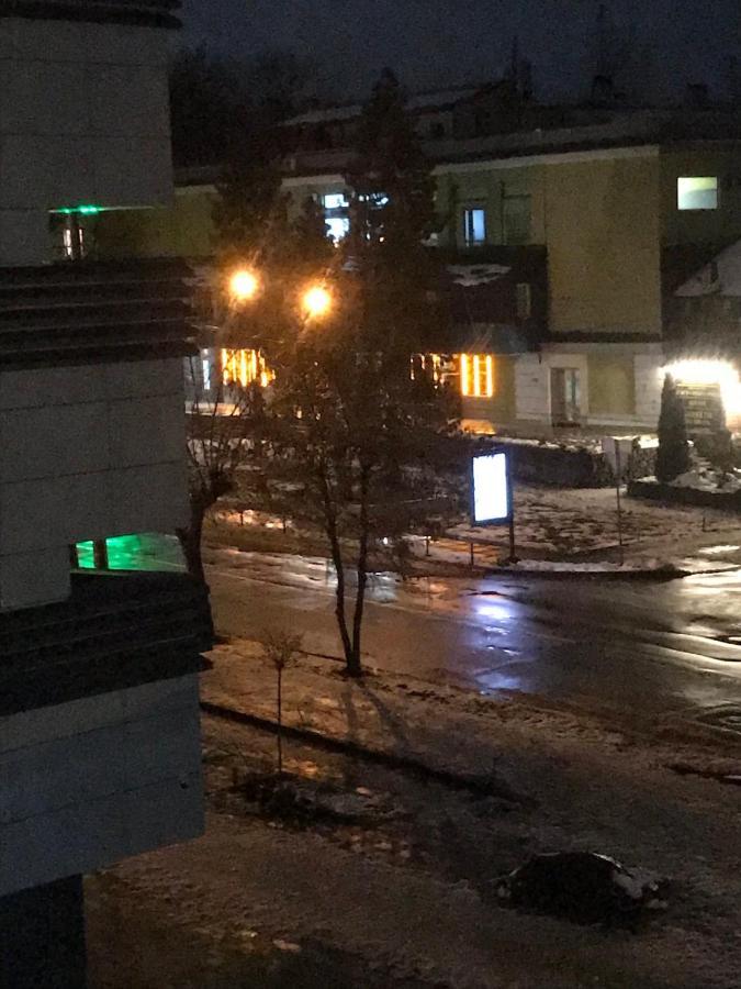 Apart Hotel Avinos Лвив Екстериор снимка