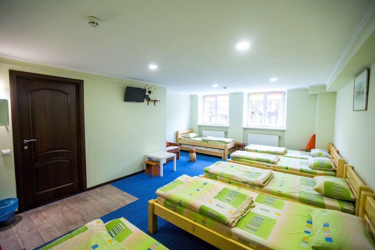 Apart Hotel Avinos Лвив Екстериор снимка