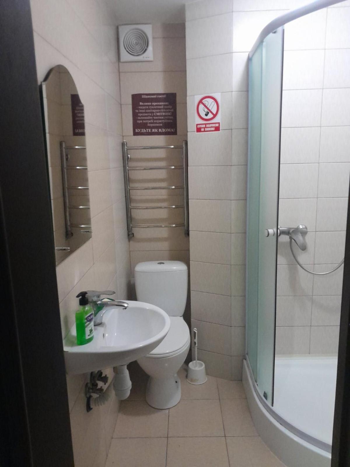 Apart Hotel Avinos Лвив Екстериор снимка