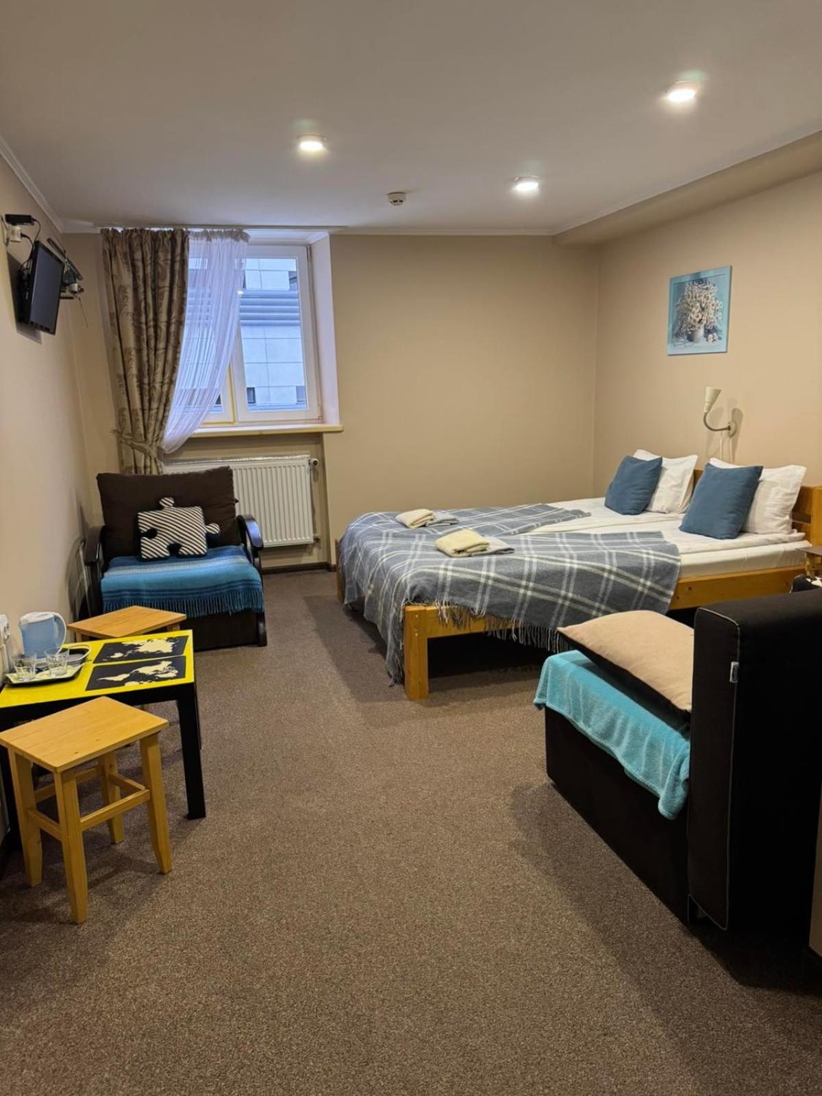 Apart Hotel Avinos Лвив Екстериор снимка